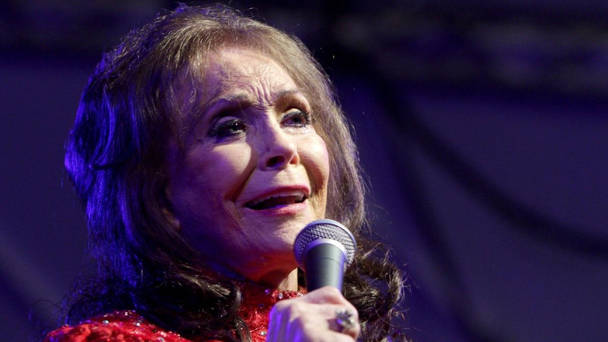 CMA Awards to open with a tribute to country music legend Loretta Lynn