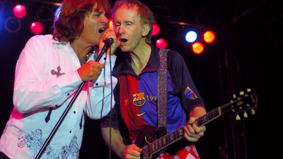 Dave Brock Went From Doors Tribute Band to Singer of Manzarek–Krieger – Rolling Stone